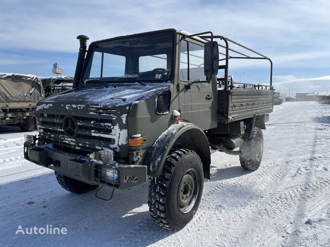 Mercedes-Benz Unimog U 4000 flatbed truck