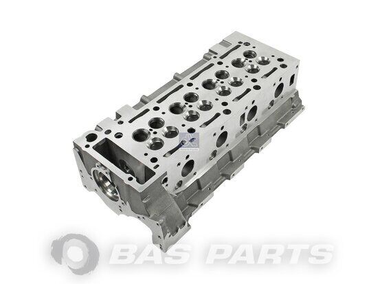 DT Spare Parts cylinder head for truck