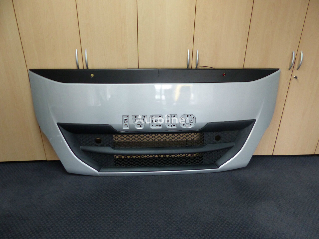 IVECO HI-WAY Frontgrill, Frontklappe - Neuwertig 5801546913 radiator grille for IVECO Stralis truck tractor