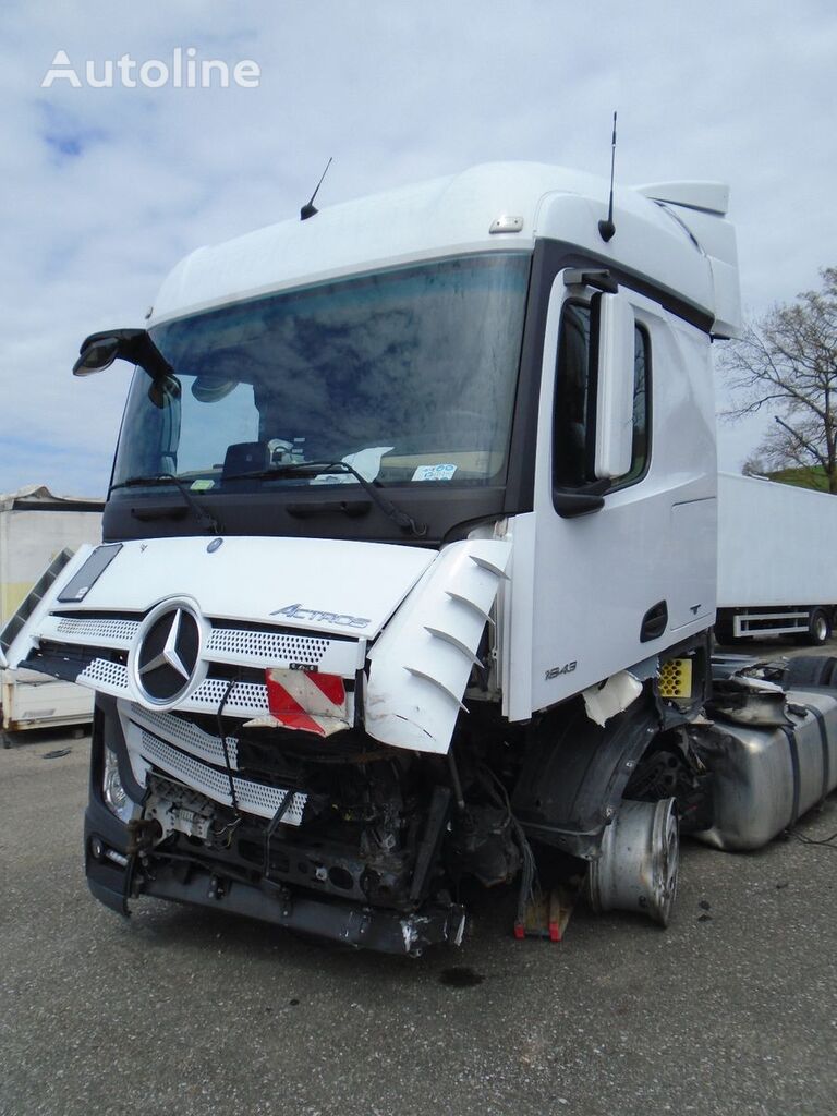 damaged Mercedes-Benz Actros 1843LS Stream  truck tractor